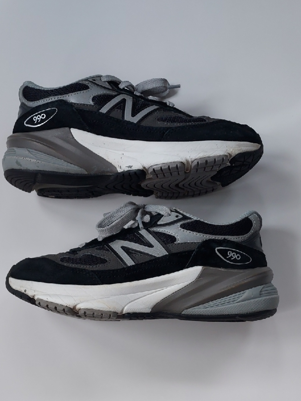 New Balance 990v6 Kids Size 4